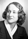Fröken Cedergen. 28 december 1944. Dotter till fängelsedirektör Cedergren, Gävle.