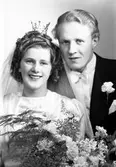 Brudparet Berndt Salberg, Harnäs. 5 januari 1945.