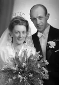 Brudparet A. Thyr, Asmundsgatan 10, kvarteret Poppeln, Gävle. 24 mars 1945.