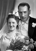 Brudparet Per Persson, Box 2125, Gävle II. 31 mars 1945.