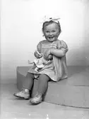Dotter till fru Ingrid Jansson, Sveden, Valbo. 7 maj 1945.