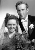 Brudparet Stig Åke Dahlgen, Marielund 9, Gävle. 12 maj 1945