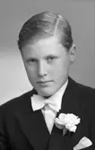 Konfirmand Bo Andersson, Södra Fiskargatan 15, Gävle. 14 maj 1945.