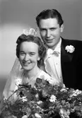 Brudparet Erik Eriksson, Åby, Östervåla. Maj 1945.