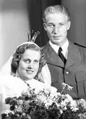 Brudparet O. Dahlström, Hagavägen 3, Gävle. 8 juli 1945.