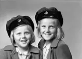 Berit och Ulla Larsson, Gävle. 27 augusti 1945.
