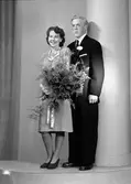 Brudparet Gösta Kretz, Södra Kungsgatan 34, Gävle. 8 september 1945.