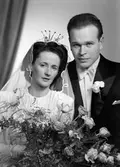 Brudparet Karl-Martin Enqvist, Oskarsgatan 2 A Gävle. 29 september 1945.