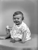 Redaktör Wedins 9 månaders dotter. 11 oktober 1945