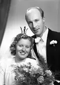 Brudparet Eric Allernäs, Jarlavägen 2, Gävle. 20 oktober 1945.