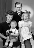 Familjeporträtt, 7 december 1945. Herr Lennart Jansson på Gefle Dagblad.