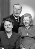 Familjeporträtt, 8 deceber1945, Herr Harry Johannesson, Hattmakargatan 18, Gävle.