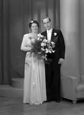 Brudpar N.E. Olsson, 1945. Sändes till skorstensfejaremästare Widerström, Gävle.