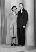 Brudpar Alvar Stymne, 29 december 1945. Skickas till civilingenjör Alvar Stymne, Fortifikationen, Boden.