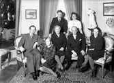 Gruppporträtt familjen Lönegren, 1946.