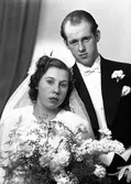 Brudpar Göte Erlandsson, Södra Fältskärsgatan 27 A, Gävle. 23 februari 1946.