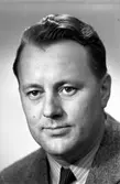 Kamrer Sven Davoust, Gävle. 25 februari 1946. Fotografiet sändes till firman.