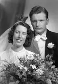 Brudpar Åke Högrell, Bessmansvägen 29, Åkeslund. 24 mars 1946.
