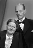 Fabrikör V. Johansson med fru, Sveden, Valbo. 28 mars 1946.