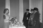 Invigning av ny hemslöjdsaffär. 27 mars 1950. Hemslöjdsföreningen i Gävle, utställning på museet.