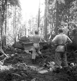 Vägbygge några mil norr om Storvik. Augusti 1950.
Reportage för Gefle Dagblad och Norrlands Posten.

