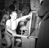 Skolorna börjar, reportage från småskolornas första klass. 24 augusti 1950.



