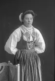 Anna Danielsson i Leksandsdräkt.