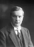 Hildar Lundvik, operasångare och kompositör. Född i Hille 6 mars 1885, död 24 januari 1951 i Stockholm. Styrmansgatan 43, 4 tr, Stockholm.