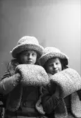 Elsa och Kerstin / Kristina. Dornbusch, . Ruddammsgatan 23, Gävle