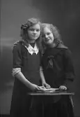 Dagmar Nilsson och Lisa. Teatern