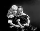 Astrid och Ingrid Malmlöf.