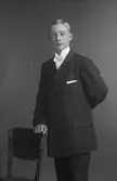 Bror Erik Larsson, född 1900 i Gävle (Hille församling) död 1974 i Sollefteå. Blev sedan sotare (skorstensfejare) i Gävle och från sent 1920-tal sotarmästare (skorstensfejarmästare) i Sollefteå.