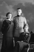 Furir Örström, Lydia Örström och stående Olga Örström