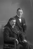 Sittande I. Larsson och J. Persson, Nygatan 5, Gävle

