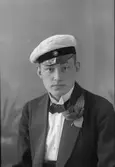 Gustaf Uhr, Bomhus. Levde mellan åren 1897-1975. Blev senare lektor i Uppsala

