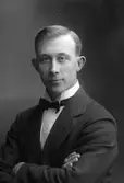 Hjalmar Holm, Backberg, skomakarmästare, Kungsgården.