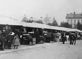 Knallare troligen på 1890-talet. En del av dem blev kvar i Gävle som affärsmän.
1. En kund
2. Frans Norén, Grönhögs församling, Solberga by, Västergötland
3. Troberg
4. August Andersson, Manufakturhandlare från Boråstrakten
5. Schewelius
6.
7.
8.
9. Stenkvist
10. 3 stycken Läroverkspojkar

