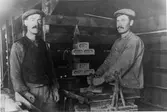 Skoglund & Olssons Gjuteri.

Simon och Peter Engström. 1917