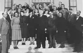 Skolstyrelse och lärarkår i Hedesunda på 1930-talet.
Den mörkklädde mannen i mitten längst fram är en på den tiden känd Hedesunda-profil, riksdagsmannen Anders Hilding.