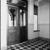 Trapphuset i bottenvåningen.
Dörren mot inre entré.
