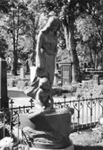 Gravmonument över familjen Brodin, av Ida Matton.