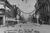 Drottninggatan dekorerad i anledning av kronprins Gustafs (Gustaf V) besök den 7 juli 1901 (Gävleutställningen).
