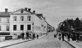 Södra Kungsgatan. Till vänster Rettigska palatset.