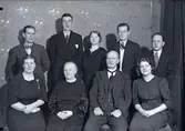 Gruppfoto inomhus, familjefoto.