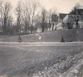 Gångstigen vid parken till Frimurarhotellet och Teatervallen i Kalmar.