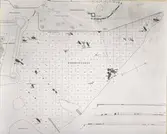 Utgrävningen i Slottsfjärden 1932-1934 med ledning av Harald Åkerlund, och bedrevs som AK-arbete.
Fyllmassorna användes för att bygga upp nuvarande Tjärhovet.
I den syrefattiga leran hade det organiskt materialet bevarats väl, varför man förutom keramik även fann ett flertal fartyg samt smärre fynd som handskar och skor.
Loket man använde för att flytta fyllmassorna med hette Pysen.
Fyllmassorna användes för att bygga upp nuvarande Tjärhovet.
I den syrefattiga leran hade det organiska materialet bevarats väl.
Varför man förutom keramik även fann ett flertal fartyg samt smärre fynd som handskar och
skor.

En karta över sSlottsfjärden som visar fyndplatserna vid utgrävningen.
