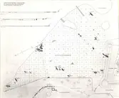 Utgrävningen i Slottsfjärden 1932-1934 med ledning av Harald Åkerlund, och bedrevs som AK-arbete.
Fyllmassorna användes för att bygga upp nuvarande Tjärhovet.
I den syrefattiga leran hade det organiskt materialet bevarats väl, varför man förutom keramik även fann ett flertal fartyg samt smärre fynd som handskar och skor.
Loket man använde för att flytta fyllmassorna med hette Pysen.
Fyllmassorna användes för att bygga upp nuvarande Tjärhovet.
I den syrefattiga leran hade det organiska materialet bevarats väl.
Varför man förutom keramik även fann ett flertal fartyg samt smärre fynd som handskar och
skor.

En karta över sSlottsfjärden som visar fyndplatserna vid utgrävningen.