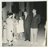 Kungafamiljen med landshövding Wagnsson besöker Domkyrkan.