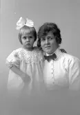 Astrid och Harriet Söderholm