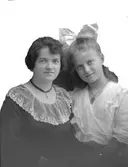 Elsa och Louise Moberg, Korsnäsgatan 26, Gävle